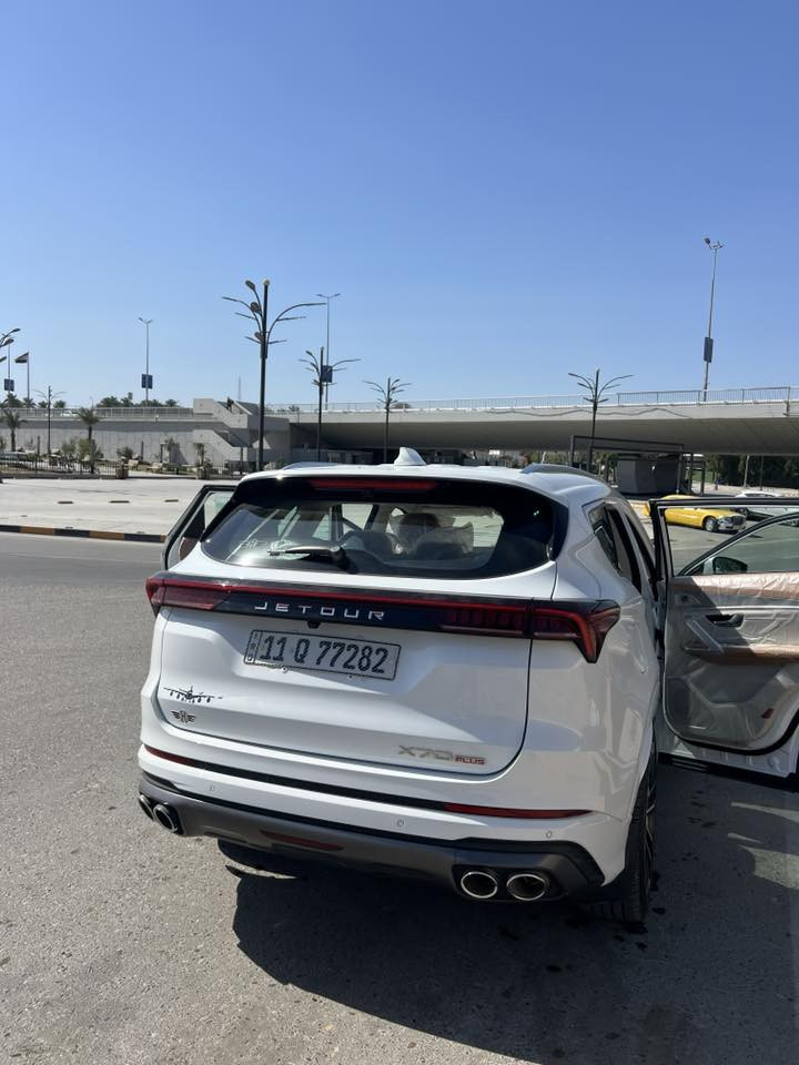 جيتور X70 Plus 1.6 Luxury
الموديل: 2025
ماشية:12187كم قابلة للزيادة
مرقمة بغداد باسمي تحويل ثاني يوم
المحرك: محرك 1.6 لتر تيربو 4 سلندر حقن مباشر197 حصان
ناقل الحركة: DCT - أوتوماتيكي من 7 سرعات
استهلاك الوقود: 8.1 لتر لكل 100 كم
المواصفات:
*عدد صفوف المقاعد 3 (7 ركاب )
إطارات قياس 20 إنچ
*فتحة سقف - بانوراما
*وسائد هوائية امامية وجانبية عدد 6
*كاميرات محيطية 540 درجة
*شاشة عرض ترفيهية قياس 12.35 إنچ
لوحة القيادة الكترونية قياس 10.25 إنچ
*نظام ابل كار بلاي واندرويد اوتو
*نظام صوتي من ٨ سماعات عالية الجودة
*شاحن هاتف لاسلكي
*رادار تفاعلي
*نظام تحذير مغادرة المسار
نظام القيادة شبه الذاتية
*نظام مراقبة النقطة العمياء
*حساسات اصطفاف أمامية وخلفية
*نظام التحذير من التصادم الأمامي و الخلفي
*نظام الكبح التلقائي في حالة الطوارئ
*نظام الفرامل اليديوية الأوتوماتيكي Autohold
*وضعيات قيادة متعددة
*نظام الدخول الذكي (بصمة)
صندوق كهربائي
*مقصورة الركاب من الجلد الفاخر بلونين
*مقعد السائق والراكب تدفئة وتبريد
*مقعد السائق والراكب كهربائي
*مقعد السائق مزود بذاكرة لحفظ 3 وضعيات الجلوس
*مسند الذراع الوسطي مع ثلاجة
*اضاءة محيطية داخل السيارة (7 ألوان)
*عتبات الأبواب الأمامية مضيئة مع إنارة ترحيبية
*الأضواء الأمامية والخلفية أوتوماتيكية ليد(LED)
*مرايا خارجية قابلة للطي كهربائياً
*نظام التحكم الذكي بالإنارة العالية
*مكيف مع شاشة تحكم منفصلة للصف الثاني
*مساحات امامية مع حساسات للمطر
*نظام مساعد صعود المرتفعات
*نظام المكابح المانعة للانغلاق
*نظام التحكم بالثبات
*نظام التحكم نزول على المنحدرات
*داش كام - DVR
*نظام تنقية الهواء PM2.5 مع فلتر N95
*قفل وفتح النوافذ والسقف باستخدام البصمة
للتواصل :***********
