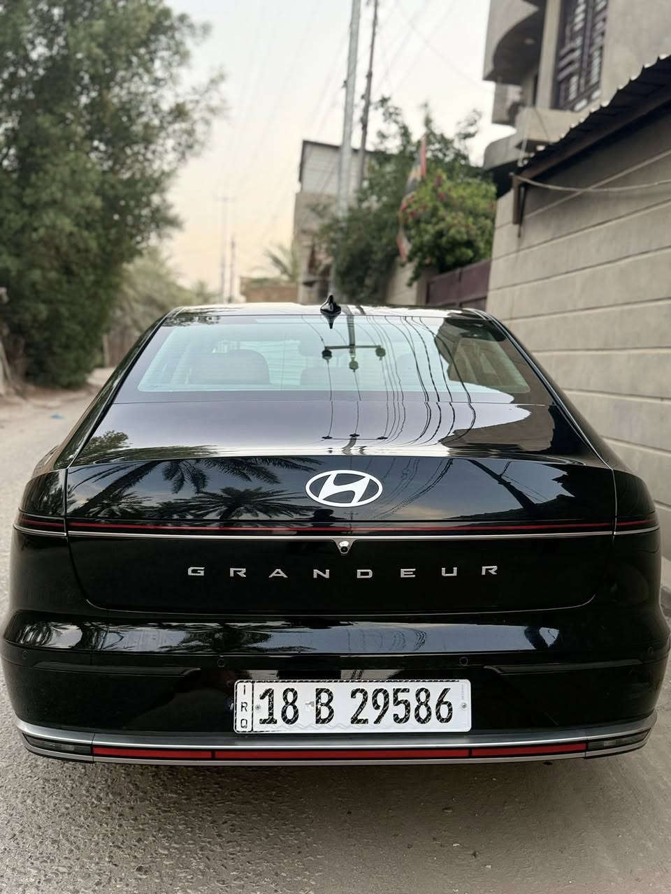 ازيرا كراندر 2025كوري هايبرد 
سياره حادثها دور الجاملغ الخلفي فقط 
بجم كبس 
خلف كبس بدون ايرباك 
موصفاتها 
دخل عسلي
كير تعليك 
كامرات 360
نضام تدفئ وتبريد لمس
شاشه متصله
تحكم ذاتي 
برده كهرباء خلفي 
كشن تدفئ تبريد مساج خزن ميموري
يده ابوب شفط 
كشات خلفي تدفئ
3انضمه للقياده 
وهواي موصفات فول ماعدا البنراما 
عنوانه :حله 
للستفسار :***********
