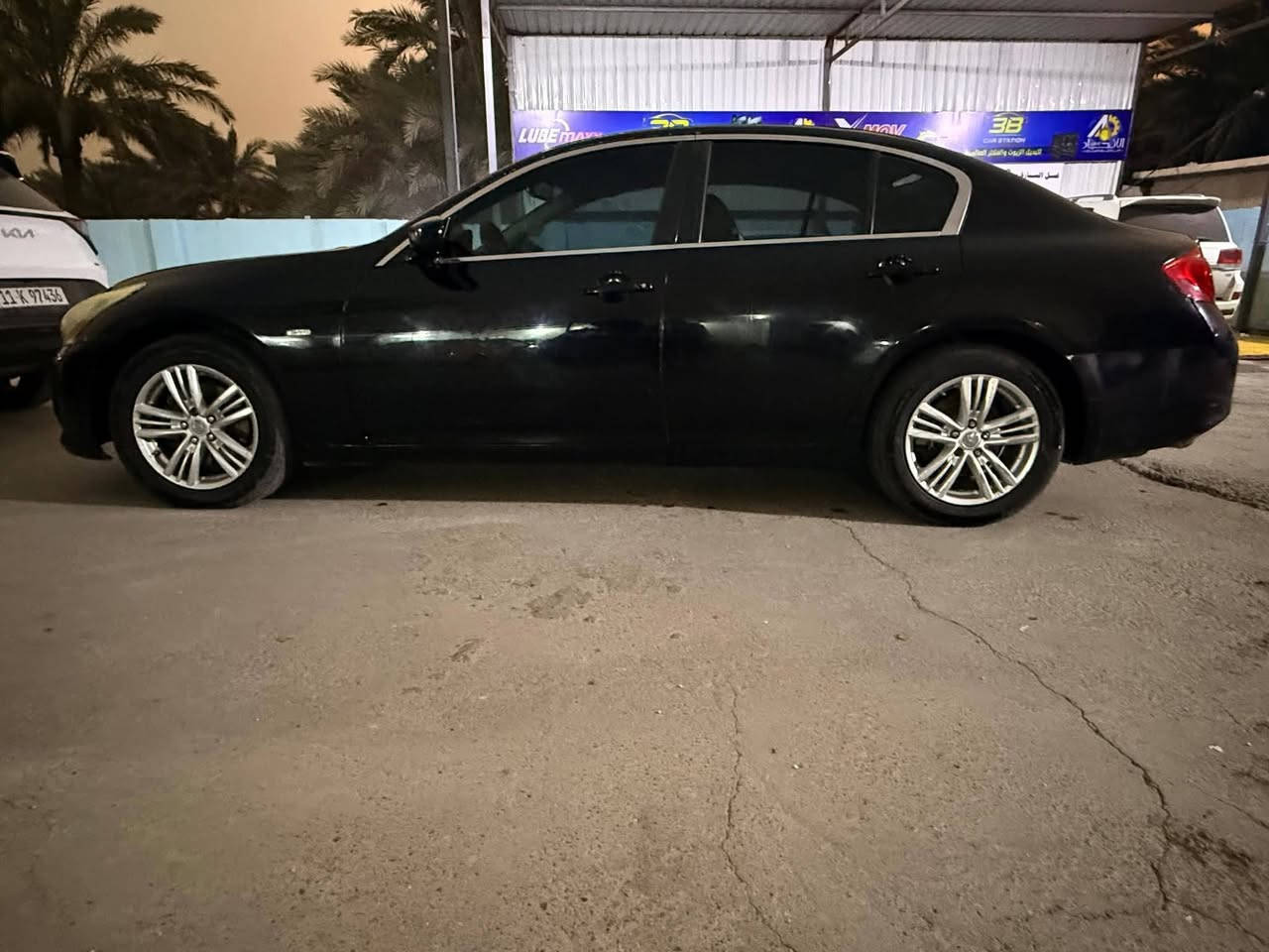 سلام عليكم ساره انفنتي ٢٠١٣ رقم اربيل فول موصفات مكينه ٣٧٠٠
6سلندر 
الفه G37 كامره دوره 
حساس امامي خلفي 
فتحه بصمه 
السياره كاسره بستم ابيع بدون مكينه السعر 
65 اليحب يتصل *********** البيع اومروس
