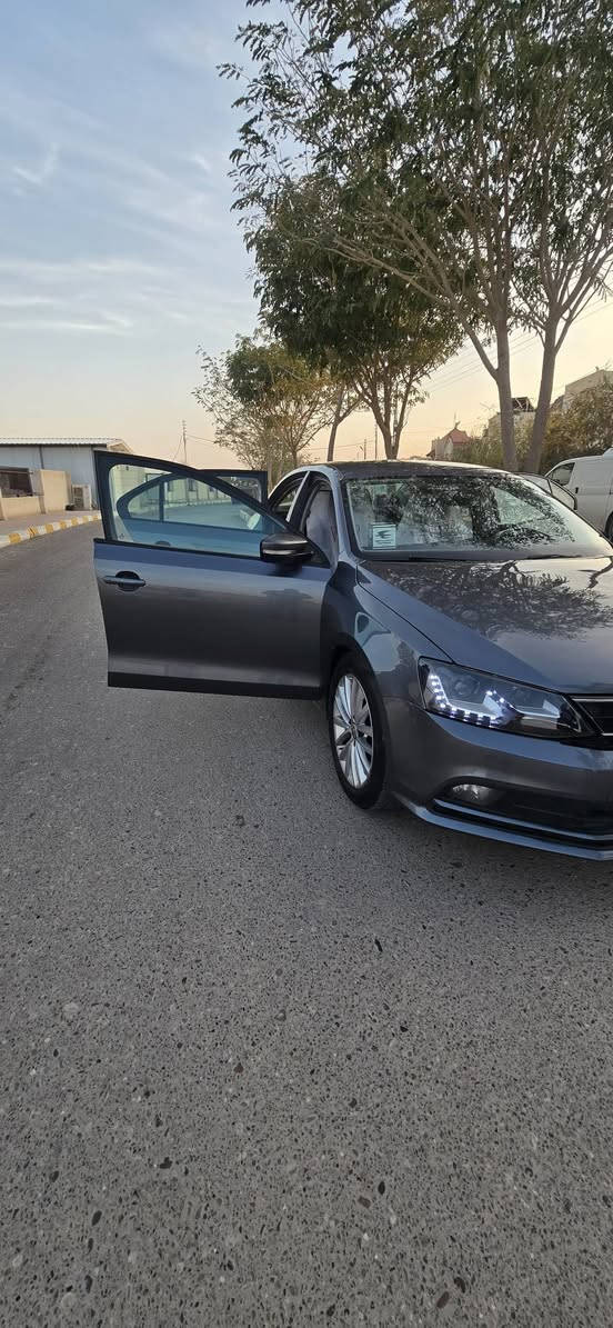 جيتا 2014امريكي
محدث بجم 2018 
رقم بغداد📞
السياره ضررها من امريكا بنيد ومصبوغه حزام⚠️
فول مواصفات ❤️
داخل جلد
كشانات تدفئه تبريد 
مثبت سرعه 
شاشه جبيره 
السياره سنويه 2030
صدر جديد تخم تاير جديد ربع متصرف عليها وبلواقع احلى من الصور 👀☁️
مكان السياره تكريت 
السعر 105وبيها مجال قليل 
للاتصال 📞⚠️***********
