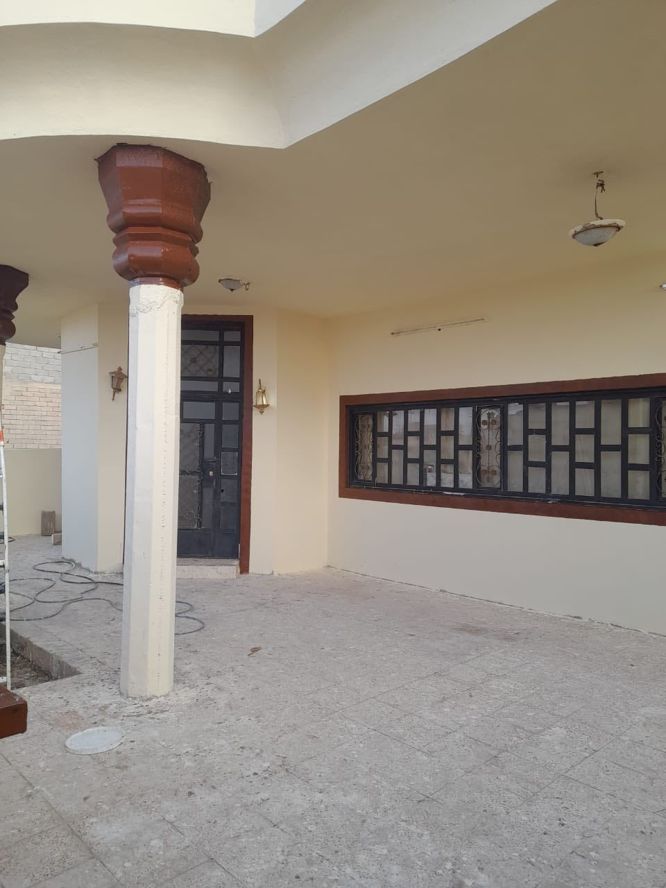 دار للبيع في منطقة الشهامه قرب جامع معاذ ابن جبل يبعد عن الشارع العام تكريت بيجي  ٢٠٠ م مساحة الدار ٢٨٠ م٢ يتكون من غرفتين نوم وصالة كبيرة جدا ومطبخ حار وبارد وحمام ومغاسل شرقي وغربي للعلم دار كلش حلو ومرتب .
السعر 45 مليون وبي مجال.

0770 387 5063
