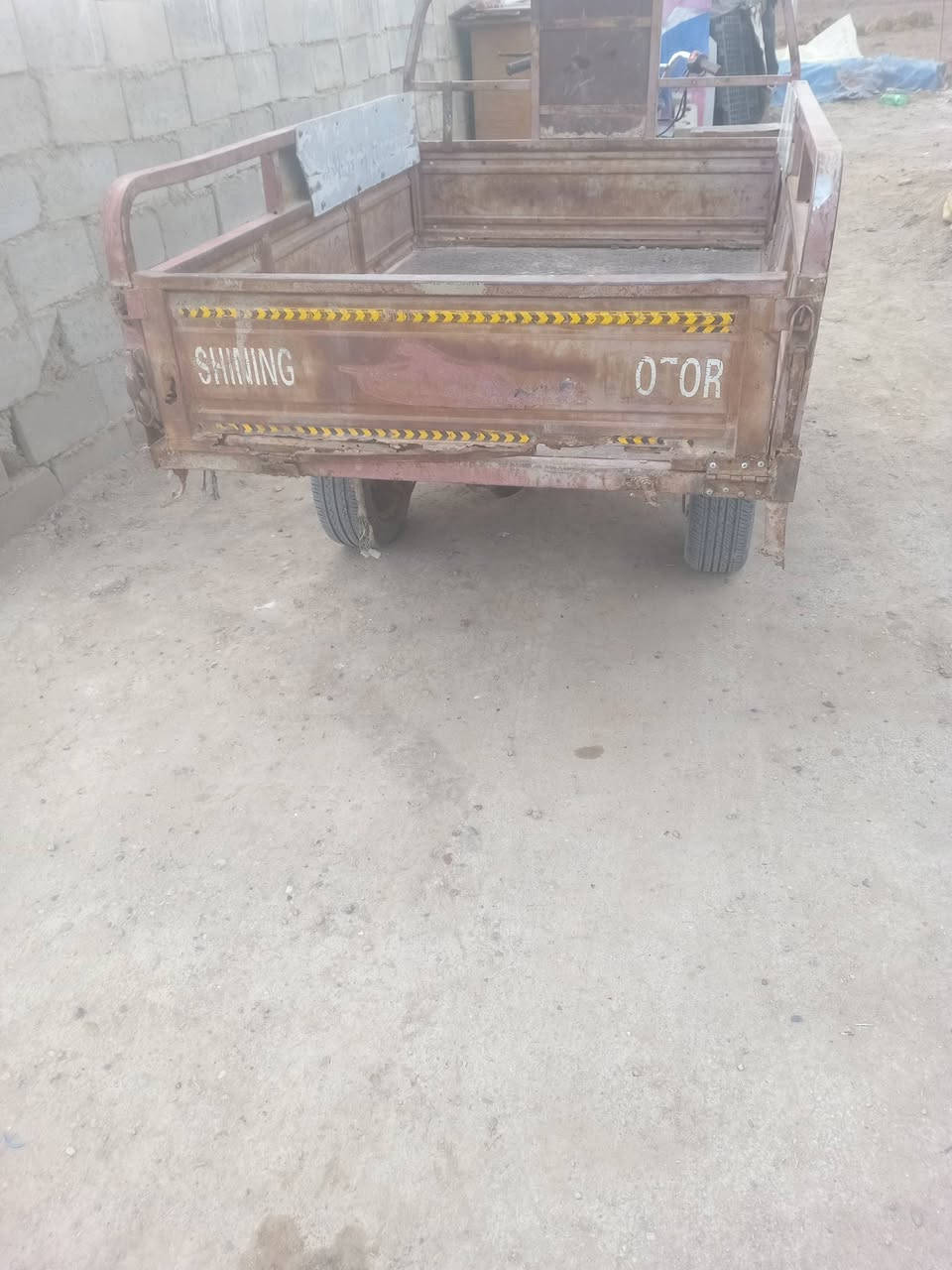 السلام عليكم ستوته للبيع 2014 ستوته مقفوله كفاله عامه محرك وغير مقفولات بيع خياسم وبيها اوراق ولك واحده مراوس ومكان بغداد الوسفيه***********
