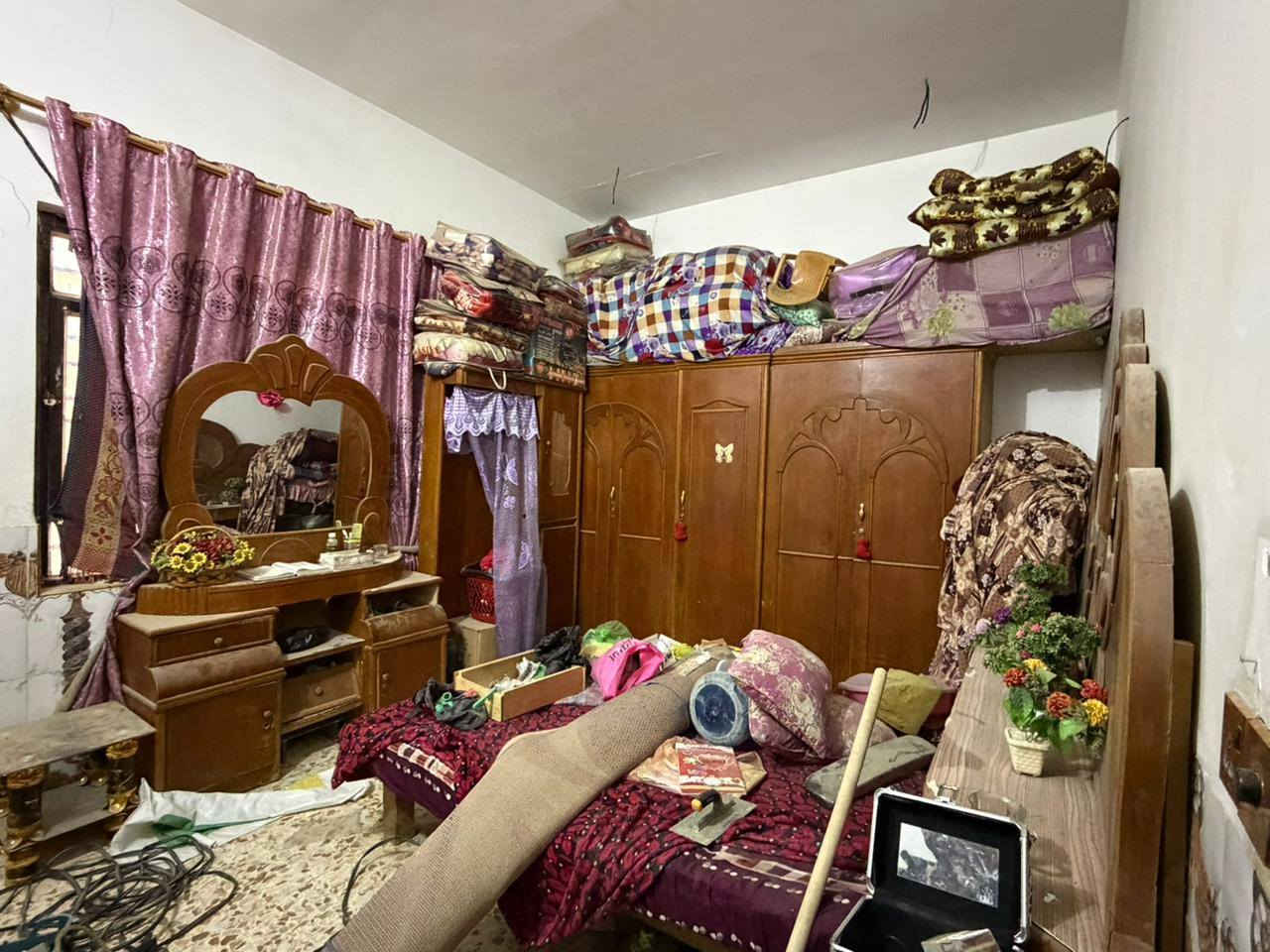 للبيع 800متر بيهن بيت طابقين 300 متر يتكون البيت من 3غرف وصاله ومطبخ واستقبال وصحيات داخلية وخارجية وحديقه 500 متر  سند 25 مداور بأسم المشتري  مشموله  بالتطويب   العنوان خلف شارع الوكفة القديمةالبوجاسم شارع المجمع  ***********+*********** واتساب ***********او مراسلة الصفحة
