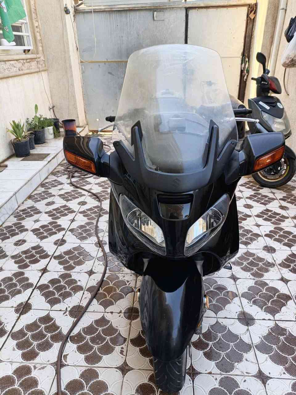 سلام عليكم دراجه سكاي ويف 650 للبيع كفاله عامه كير نضافه 100/ب100 مكينه مكفوله دراجه جاهزه مري شفط كفراته نضافه 95 بالميه وكلشي بيه شغال ماشيه 27  حقيقي تجي تفحص وشوفه بعينك دراجه وين ميعجبك تراويه اخذه راويه جيب وياك فيتر جيب سعره 13 ورقه وبيه مجال مكانه كربلاء طويريج ***********
