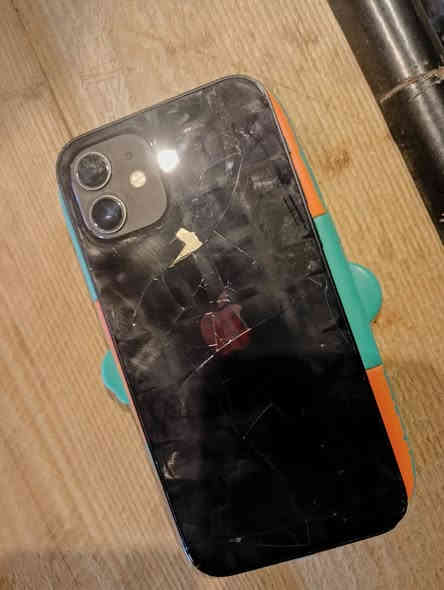 السلام عليكم للبيع  ايفون 12 عادي السعر 600 الف وبيه مجال مستعجل ع بيعته مكاني كربلاء ،حي العباس 
*********** اتصال+ واتساب
