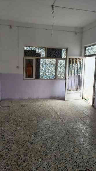 ب28 مليون مع المجال 
 سلام عليكم ورحمه الله وبركاته 
دار سكن للبيع مساحه 200متر زراعي إقرار محكمه مشمول بلتطويب بناء بلوك الأساس طابوق سقف عكاده ثلاث غرف نوم صاله مطبخ استقبال تخاريج ساحة دار العنوان الكوفه ناحيةالبراكيه  شارع السبيس ألي يم معمل السمنت 
للتواصل *********** ابو سلطان للعقار
