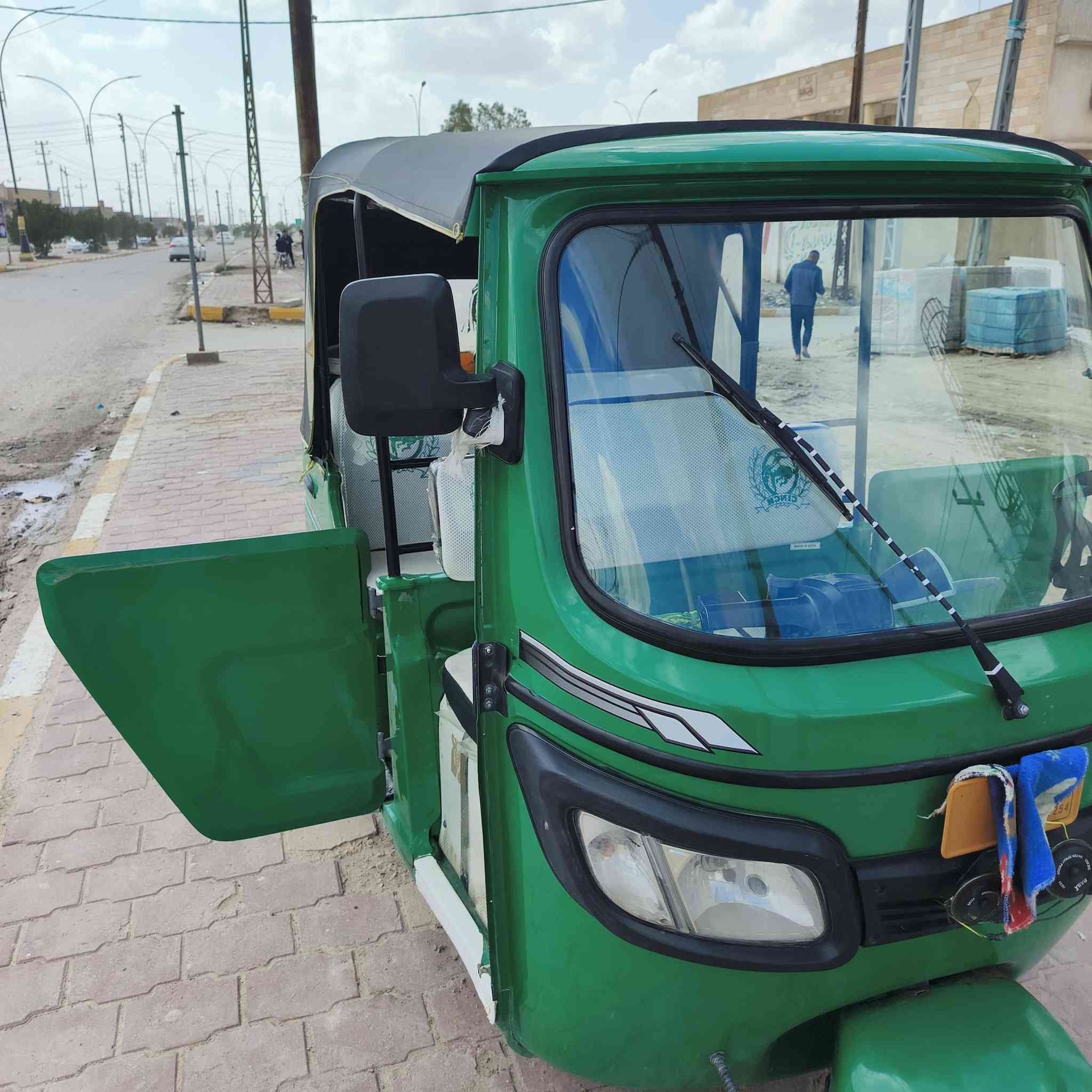 للبيع 21شهر ال 9امرقم بابل مشروع وطني تحويل ابكل وكت السعر 6200بيه مجال قليل 
ذي قار الغراف ***********
