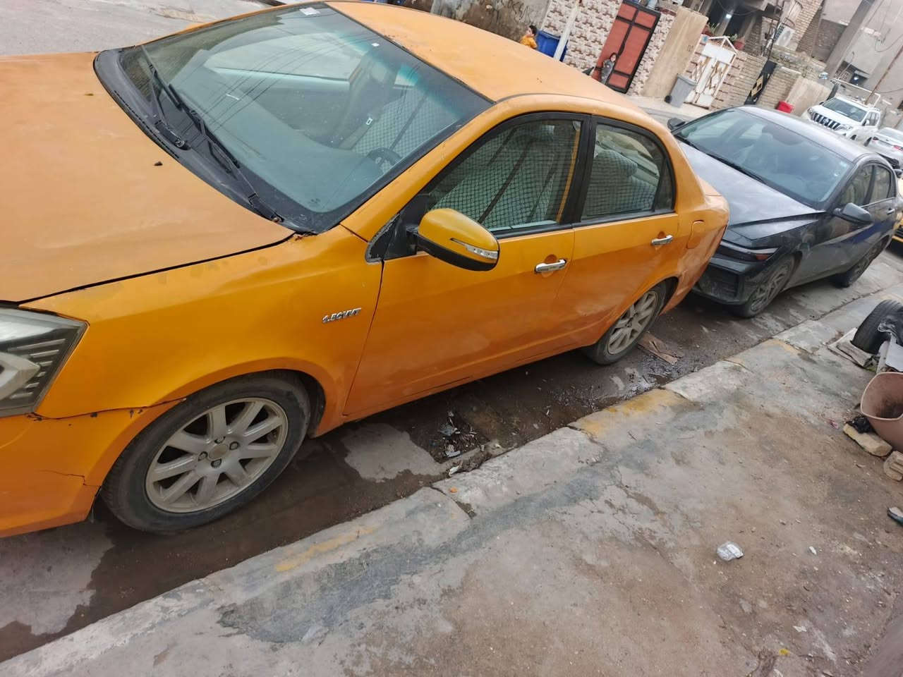 موديل 2012
سياره تخم تاير نضيف محرك جديد تبريد ثلج ويه السويج 
سياره مبدل بيه بنيد ولباقي شوف العين سايره نشتغل بيه تكسي 
#العنوان #زعفرانيه #اربع #شوارع  
السعر 27  ورقه عليه 100 غرامه وهيئه 250 تنزل من سعره 
***********  بي واتساب موجود
