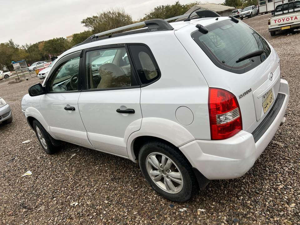 السلام عليكم اخوان توسان موديل 2010 خليجي مكفولة كفالة عامة كير محرك تبريد تدفئة حدادية فول رقم سليمانية السونار مرفق بالمنشور رقم الهاتف *********** سعرها 135 وبيها مجال العنوان بعقوبة او الخالص
