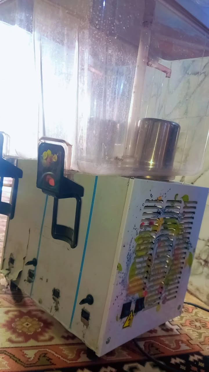 مكينة شربت شغالة اي عيب مابيها مشتريها مليون للبيع سعر 750 موقع ميسان


**إذا كنت صاحب هذا الإعلان وتريد حذفه لأي سبب، رجاءا أرسل رسالة إلى الدعم الفني**