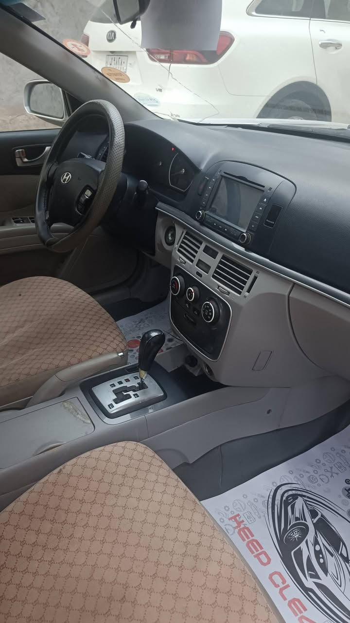 السلام عليكم سياره للبيع سوناتا موديل ٢٠٠٨ أمريكي فول مواصفات واحد على واحد سياره مكفولة عدا الصبغ حزام مكينه جديده مال حاويه  تبريد ثلج تدفىه كلشي شغال بيها سياره مال بيت نظيفه السعر ٩٥ ورقه بيها مجال قليل بيع مستعجل موبايل ***********

