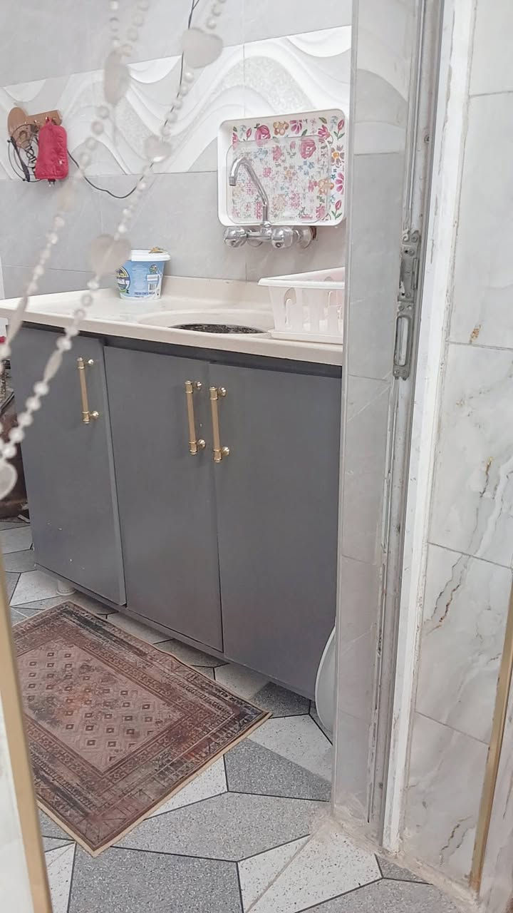 كاونتر ٣متر خشب تركي مفصلته بمليون اريده ٣٥٠وبي مجال حك الكروه وبايسكل حجم ١٦ جديد اش ريته ومأجه عله ابني زغير اريده ٥٥ مكاني شرطه الخامسه الشراي يجي خاص لويتصل ***********
