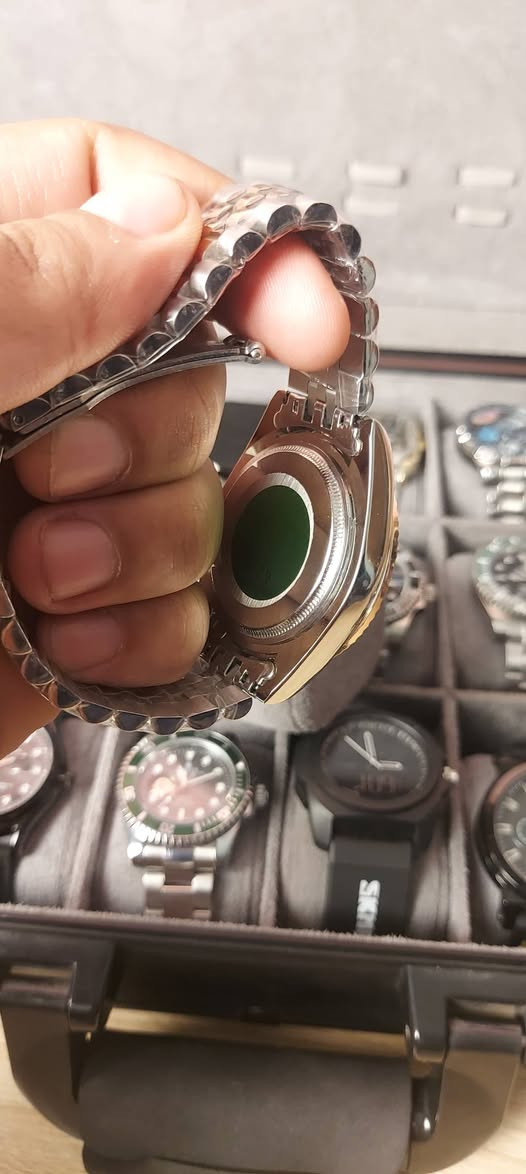سلام عليكم اخوان
رولكس ماستر اوتماتيك سمبراين 

دبل قفل رنك دوار لامينوس 

كوالتي جدا عالي 

السعر ٦٥ الف مع توصيل


**إذا كنت صاحب هذا الإعلان وتريد حذفه لأي سبب، رجاءا أرسل رسالة إلى الدعم الفني**