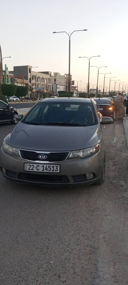كيا سيراتو
خليجي
محرك ١٦٠٠ 
ضرر بابتين بارد  جهة السايق والباقي نظيييف 
منظومة تبريد جديدة سويته ب٦٠٠
فتحة سقف 
شاشه 
حساسات خلفية 
كامرا خلفية
تحكم ستيرن 
فول عدا البصمة 
مكاني الفلوجة 
السعر ١٠٠ وبيه مجال 
للتواصل واتساب او رصيد 
***********
