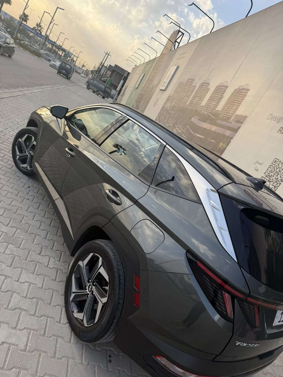 تحيه طيبه السلام عليكم ورحمة 

توكسان هايبرد  بلكن مو عاديه فول 1/1 

‎موديل 2024 وارد امريكي 
رقم بغداد جديد تحويل ثاني يوم 
حادث (( بارد فقط بدون صبغ )) وين ما تريد افحص 
سياره جديده كلش 
السعر 215 وبيها مجال شويه 
*********** 
‎فول مواصفات واحد ع واحد 

‎مري قلاب عنده الرجوع 
بصمه تشغيل
بصمة أبواب لمس دخول ذكي بنوراما على طول السيارة
صندوق كهرباء شفط
كامرات 360 درجة
( جانبية - أمامية - خلفية )
كامرات مع الأشارة
تبريد  وتدفئة بالكشنات كشنات أمامية وتدفئة بالكشنات الخلفية رادرات وسياقة ذاتية
الكشنات الأمامية كهرباء
أضواء محيطية متعدد
شنات خلفية هيتر
مرايات تعتيم ذاتي
أبل كار بلي
أندرويد أوتو
شاشة دجيتل 3 أشكال للقيادة
أشاير ترحيب
أضواء أمامية LED زنون
أضواء خلفية LED
نظام سماعات BOOSكلش عالي
فول أوامر صوتية
جامات أوتو
قطعتين تبريد 
إشارات ب المري
شفتات ستيرن
نحكمات ستيرن
هاند بريك بصمة
شحن واير ليس
منافذ شحن
أوتو هولد
تشغيل عن بعد السيارة أوتو بارك
حساسات أمامية
حساسات خلفية
كير ٣ أنظمة أيكو وسبورت ونورمل
رادار أمامي
رادار خلفي
رادار جانبي
نقطة عمياء
