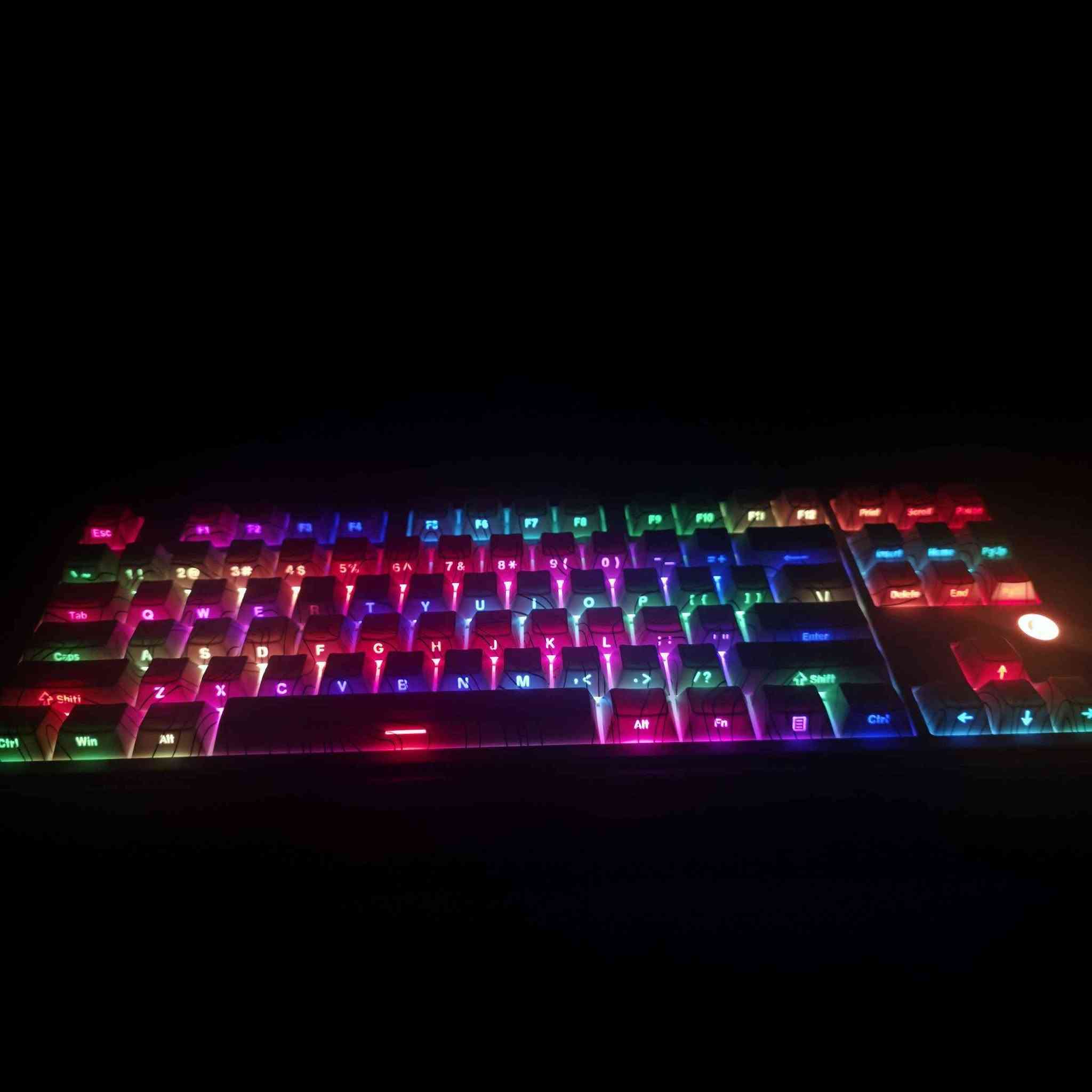 بۆ فرۆشتن کیبۆردی میکانیکی 
Ajazz ak870 plus (RGB DIY)

نوێیە بەس بۆ تێست بەکارهاتووە و ئەشیای گشت ماوە و کارتۆنی ماوە 

نرخ:60 هەزار💲
گەیاندن بەردەستە یان ئەتوانی خۆت بێیت

مواسەفات:

مۆدێل:  AK870 PLUS (RGB DIY)ـە. 
​پاتری: پاترییەکەی زۆر گەورەیە، 8000mAhـە واتە زۆر دەمێنێتەوە.

​رەبتی: بە سێ جۆر دەبی؛ هەم بە وایەر ، هەم بە پارچە وایەرلێسە بچووکەکە (2.4G)، هەمیش بە بلوتوس (BT5.1).

​داگرتنی دوگمەکان: جۆری Gasketـە، واتە لەکاتی نووسین زۆر نەرم و خۆشە.

​کێش: کێشەکەی دەوروبەری 995 گرامە (نزیکەی کیلۆیەک دەبێ، بۆیە لەسەر مێز زۆر جێگیرە).

​قەبارە: درێژییەکەی 37 سانتیمە و پانییەکەی نزیکەی 15 سانتیمە.

​دوگمەکان: 87 دانە دوگمەی هەیە و Hot Swapـە (واتە ئەگەر دوگمەیەکت بەدڵ نەبوو، دەتوانی بە دەستی خۆت دەری بێنی و دانەیەکی تر دابنێی بەبێ لەحیم).

​گلۆپەکان (RGB): 20 جۆرە شێوازی داگیرسانی گلۆپی هەیە، دەتوانی بە کەیفی خۆت "مۆدەکەی" بگۆڕی.

​کێبڵ: وایەرێکی Type-Cـی لەگەڵە کە درێژییەکەی مەتر و شەست سانتیمە.

​جۆری پلاستیک: لە پلاستیکی ABS دروست کراوە کە زۆر قاییمە. أربيل, العراق


**إذا كنت صاحب هذا الإعلان وتريد حذفه لأي سبب، رجاءا أرسل رسالة إلى الدعم الفني**
