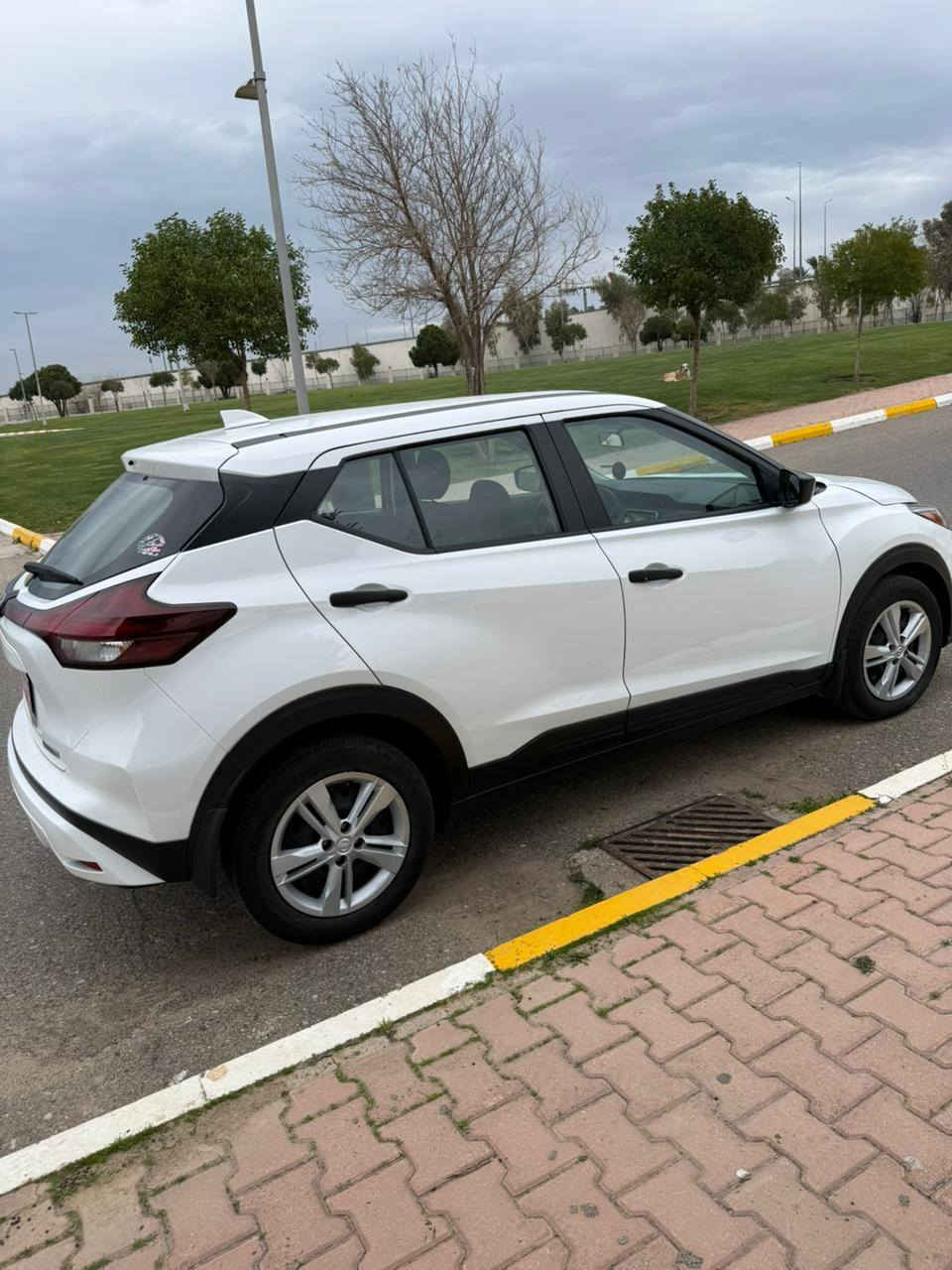 🚗 للبيع: نيسان كيكس S 2024
🔹 المواصفات:
محرك 1.6 لتر – 4 سلندر
قوة 118 حصان
ناقل تحركة أوتوماتيك CVT
دفع أمامي

🔹 التجهيزات:
شاشة + بلوتوث
مكيف هواء
زجاج ومرايا كهربائية
مثبت سرعة
حساسات خلفية
كاميرا خلفية
أنوار أمامية هالوجين �

🔹 الحالة: قطعة صبغ وحدة
💰 السعر :120
📞 للتواصل: *********** أربيل, العراق
