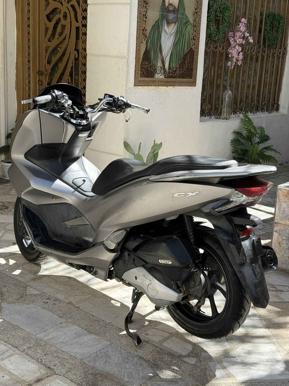 دراجه PCX جيل الثالث كوري دراجه لون مميز مكفوله كفاله عامه مكينه برغي ما مفتوح بيها مكفوله من نضوح تنقيص تبخير ماشيه 44 الف تدفئه باليدات السعر خاص مكاني بغداد الشعله للتواصل ***********
