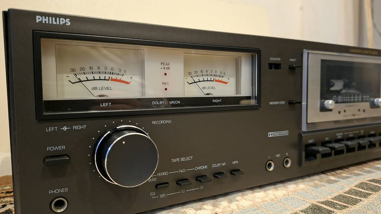 السلام عليكم 
دك كاسيت من ماركة فليبس philips N5430
جهاز نضيف جدآ شغال بدون عطل حجم لارج ٤٤.٥ سم سعر ٨٠ الف للاتصال ***********
عنوان كركوك يوجد توصيل كل محافظات العراق
