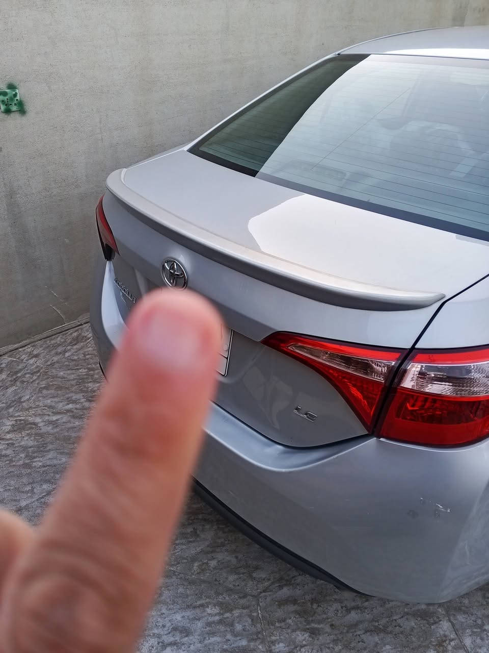 كورولا موديل 2018
LE مواصفات بيها جامرلغين السائق والسكن والبونيد صبغ 
رقم كركوك 
للاستفسار الاتصال على الرقم (***********)
