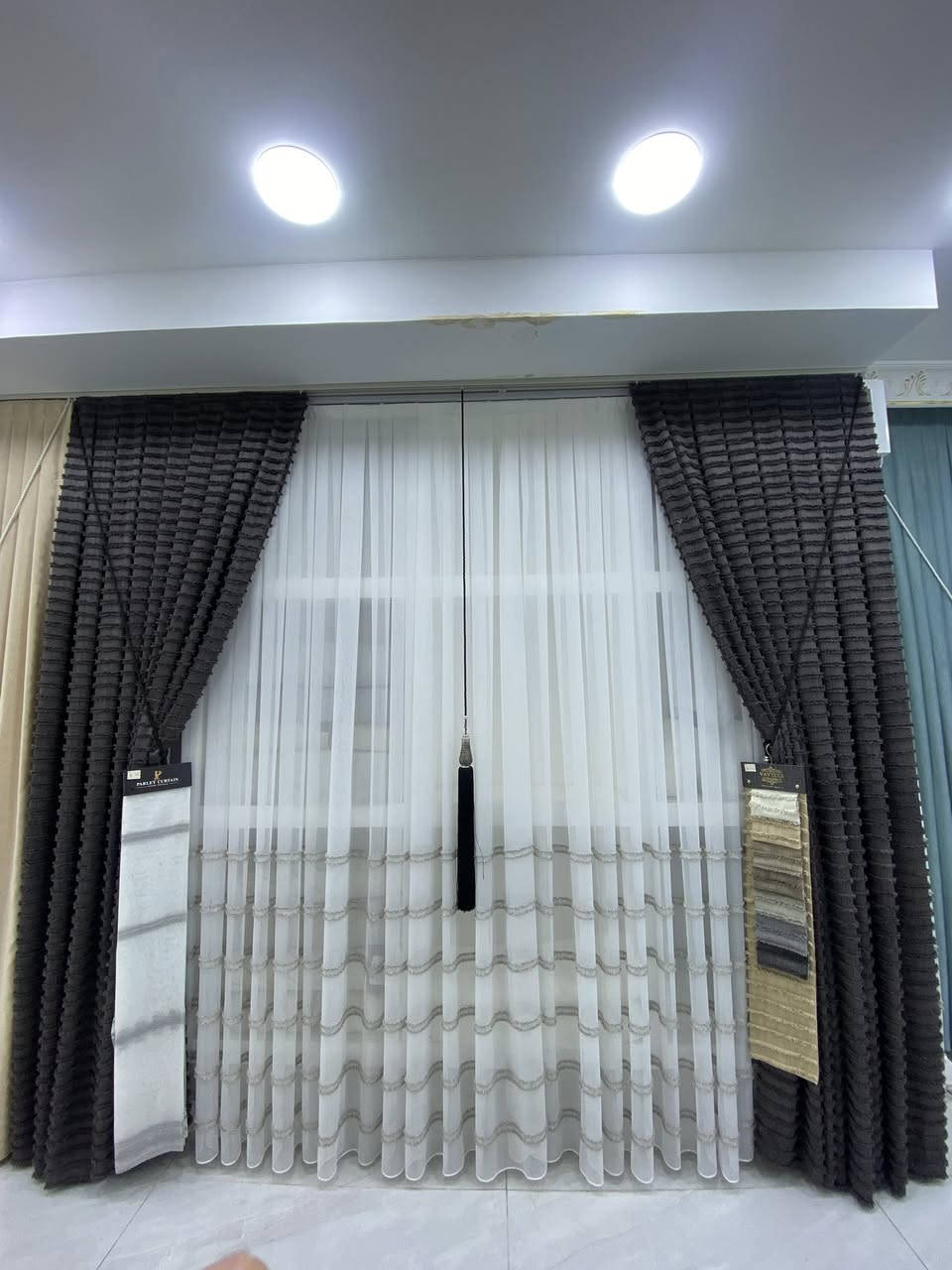 ✨🔥 عروض مميزة لأهل دهوك 🔥✨
إذا تبحث عن الفخامة والجودة بلمسة عصرية لبيتك أو مشروعك 👇

🏠 محلنا يوفر :

✔️ كافة أنواع الأقمشة الراقية  
✔️ خياطة و تركيب جميع أنواع الپردات بكافة تفاصيلها 
✔️ اقمشة و ستائر حديد دهوك بأحدث التصاميم  
✔️ خدمة سريعة و دقة عالية بالعمل  

💯 نغطي جميع مجمعات دهوك  

📍 الموقع: دهوك - شارع KRO - اقمشة و ستائر حديد  

📞 للتواصل : ***********  

✨ خلي بيتك أرقى بلمستنا ✨  
اتصل الآن و احجز طلبك
