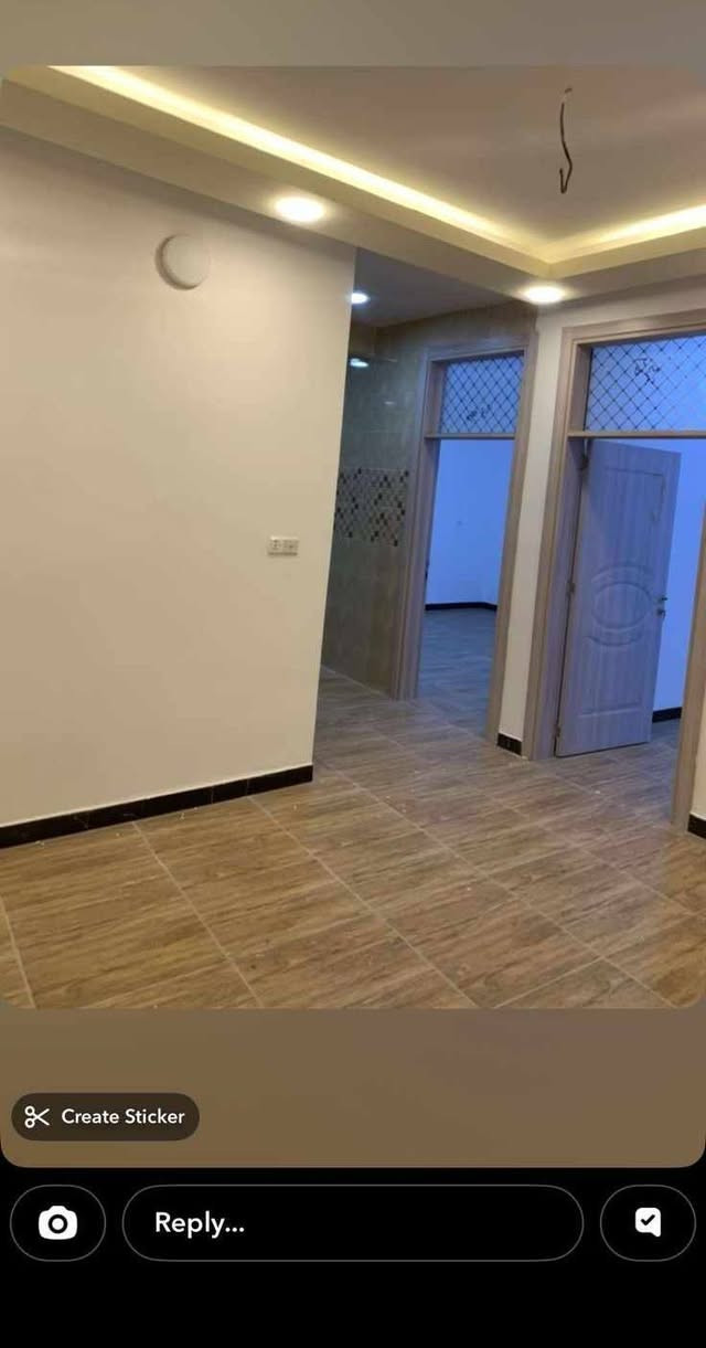 شقة للبيع مساحة ١٠٠ متر غرفتين وصالة وحمام ومطبخ معزول العنوان الاعظمية بالخدمي جهة السريع مال محمد القاسم بناء حديث مصعد شغال السعر ١١٥ وبي مجال
*********** حماده الطيب لترويج العقارات
