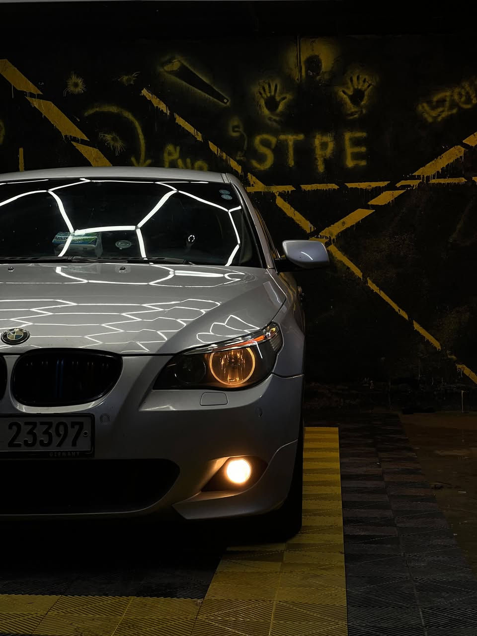 السلام عليكم
للبيع BMWميماتي 
موديل 2003
حجم 530
حداديه جديده 
كير مكينه مكفولات 
تخم تاير 
باتري جديد 
دبل كزوز 
دعاميات M
غرفه Mعدا الدركه 
حساسات 
تبريد ثلج 
السياره مابيها نقص 
مكانها نجف  سعرها ١١٢  وبيها مجال كلش قليل   لاستفسار ***********
