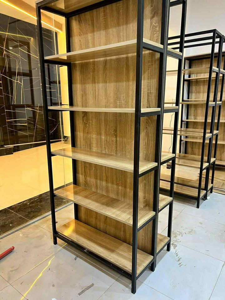 باقي قطع قليله جدا رفوف تزكام درجه اولى مو صيني تزكام عراقي سعر القطعه ١٠٠ الف قفل ارتفاع ٢متر عرض ٩٠ عمق ٣٥ مكاني بابل ***********
