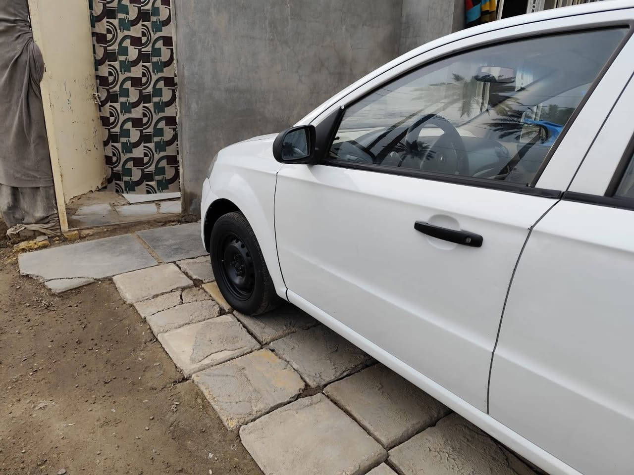 افيو موديل 2010 وارد خليجي 
رقم بابل دولي وهزه وسنويه كله جديد 
سياره مكينه وكير خير من الله سياره كير عادي سياره رش فقط اربع قطع فقط صبغ بدون ضربه سياره جاهزه مكاني بابل قضاء الهاشميه 
السعر 62
***********
