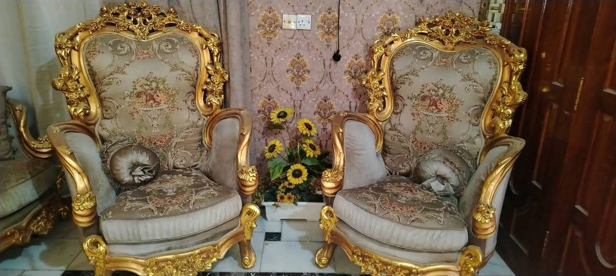 تخم زان مصري اصلي نظيف ١٢ مقعد مع طبله وسطيه كبيره و طبله عدد اثنين السعر المطلوب ٢،٢٥٠،٠٠٠ مليونين ومئتين وخمسون الف دينار لمزيد من المعلومات الاتصال على ***********
