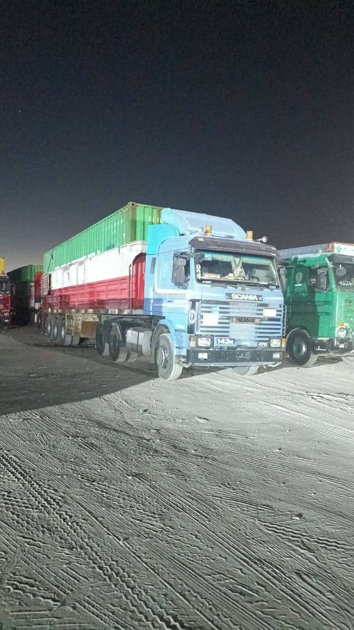 السلام عليكم ورحمة الله وبركاته للبيع عربانه شاصي محلي شرط
كفالا عامه الطول 12متر و30
والارتفاع 180 جاهزه عل شغل
توير نظاف حيل كهرب بريك كامل شرط كلا شقال صنديك مطبخ تانكي ماي ثلاجه جادر جديد شتوي عربانه جاهزه عل شغل
العنوان موصل اخوكم ابوثامر مكلف بنشر للاستفسار الاتصال
***********☎️ 
*********** ☎️
