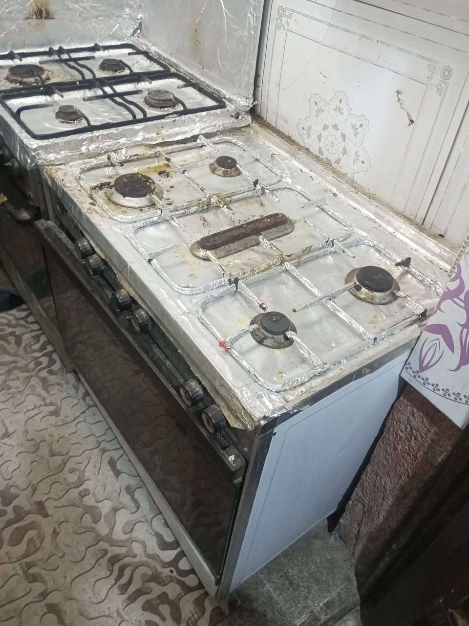 السلام عليكم طباخات للبيع الجبير عشتار  خمس عيون ب100 وثاني اربع عيون ب 50 وبيهن مجال  مكاني حي العسكري العابد  ***********
