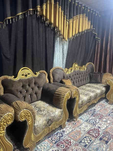 السلام عليكم غراض للبيع غرفه نوم مع دوشك  بعد جديد مامستخدم  تكمه شرط نضافه وتخم العدد 2 انجاره درجه اولى العدد 14مقعد  مع المفرش وكوشات  اليحب يستفسر  لشراي فقط 
***********
