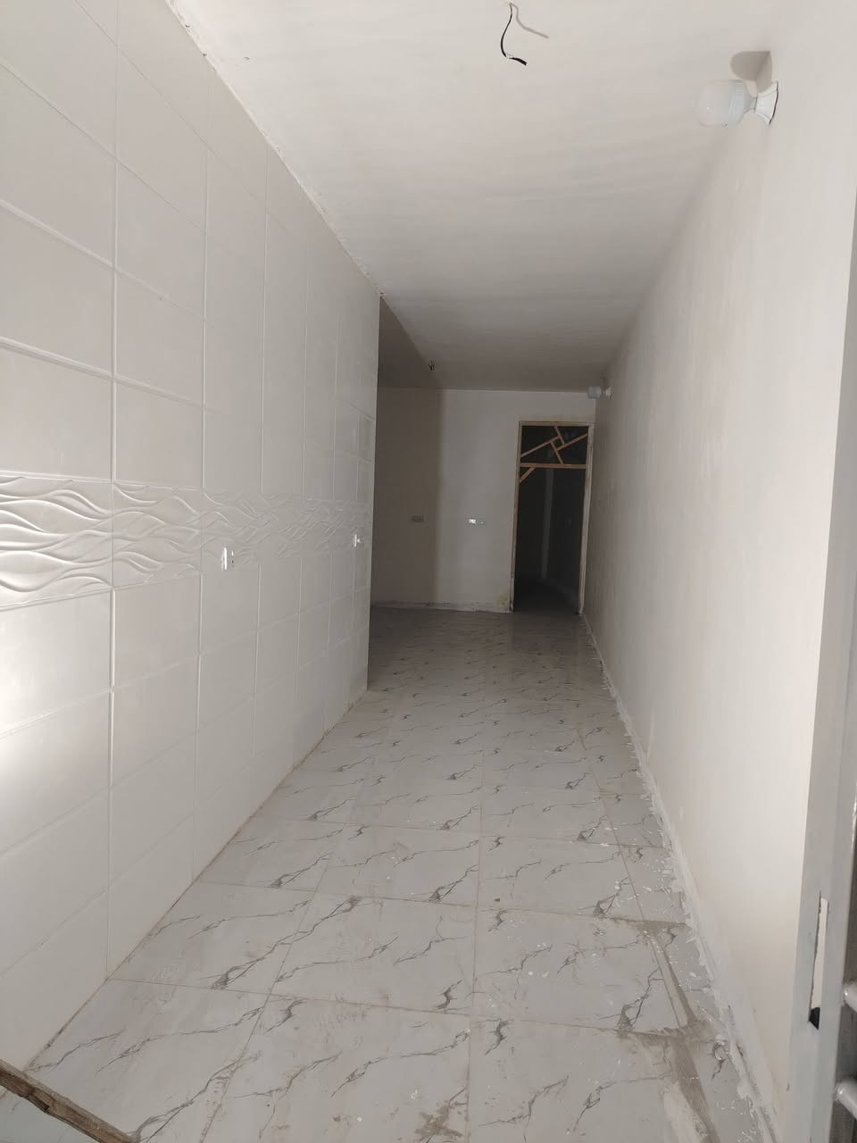 السلام عليكم بيت للبيع بشارع يوسف العبيدي مساحه ١٠٠متر تجاوز  بنا حديث السعر ٣٥ استفسار ***********
