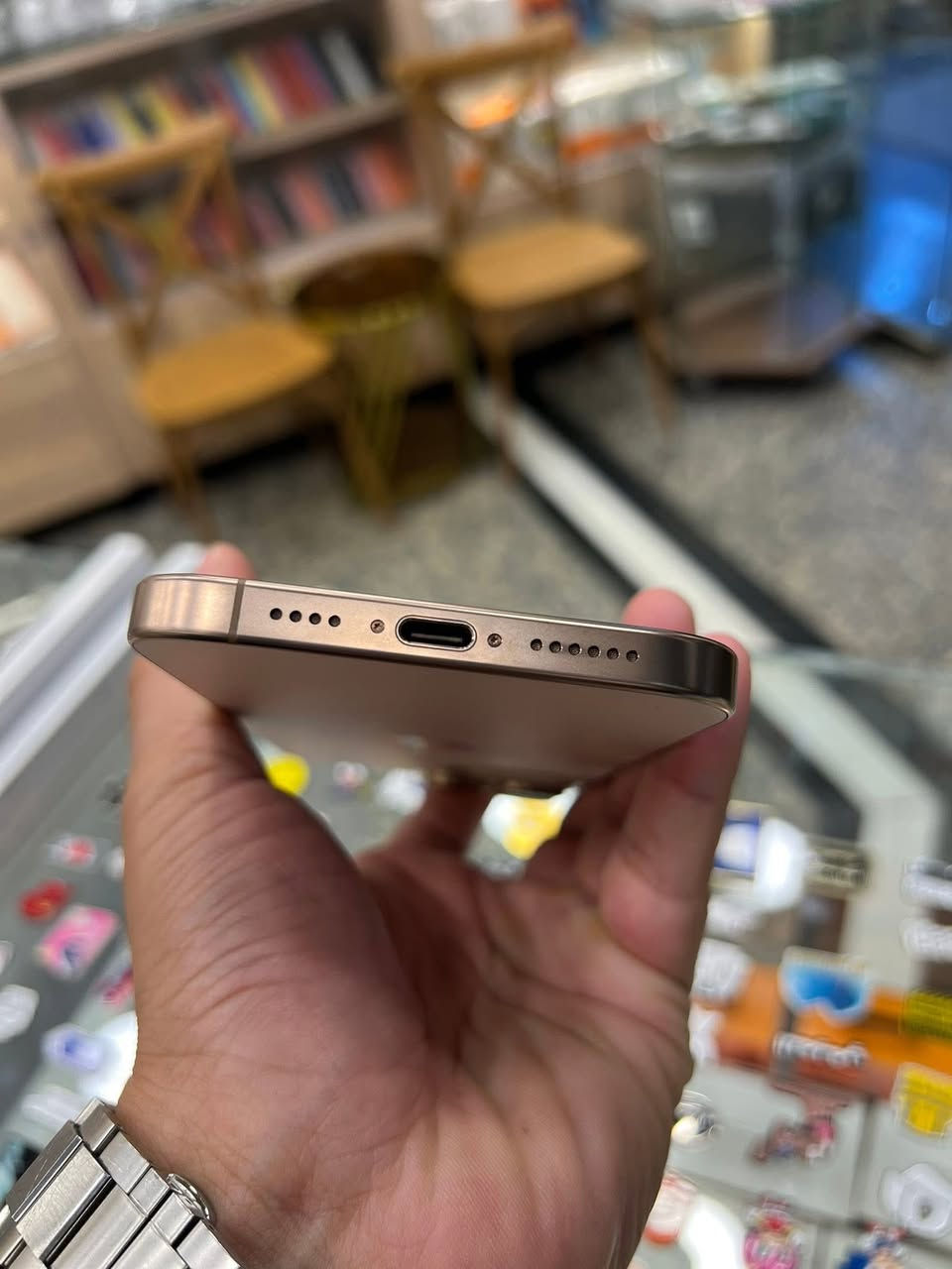 ايفون 16 برو ماكس خطين مشحون 86 مره نظافه 100‎%‎ استخدام كلش قليل السعر 1500 قفل غير هذا السعر لتدخل تعاملني جهاز كأنما مشتري جديد ***********
