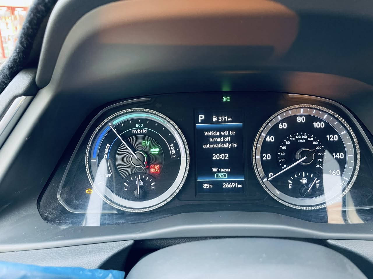 سوناتا 2023 هايبرد 
محرك 2000 
مواصفات تشغيل عن بعد ترحيب قياده ذاتيه رادرات جانبيه 
داخل مخمن كشنات كهرباء تبريد قطعتين 
ممشه 29 الف 
حادث قطعتين جاملغ امامي مع الجاملغ الخلفي بدون دواخل لا شاصي ولا لغود ومثل ما موضح صوره الحادث وصار بيه بارد هنا بلعراق باب السايق 
معروضه 175 وبيه مجال قليل 
رقم بغداد 
والسياره في بغداد 
***********
