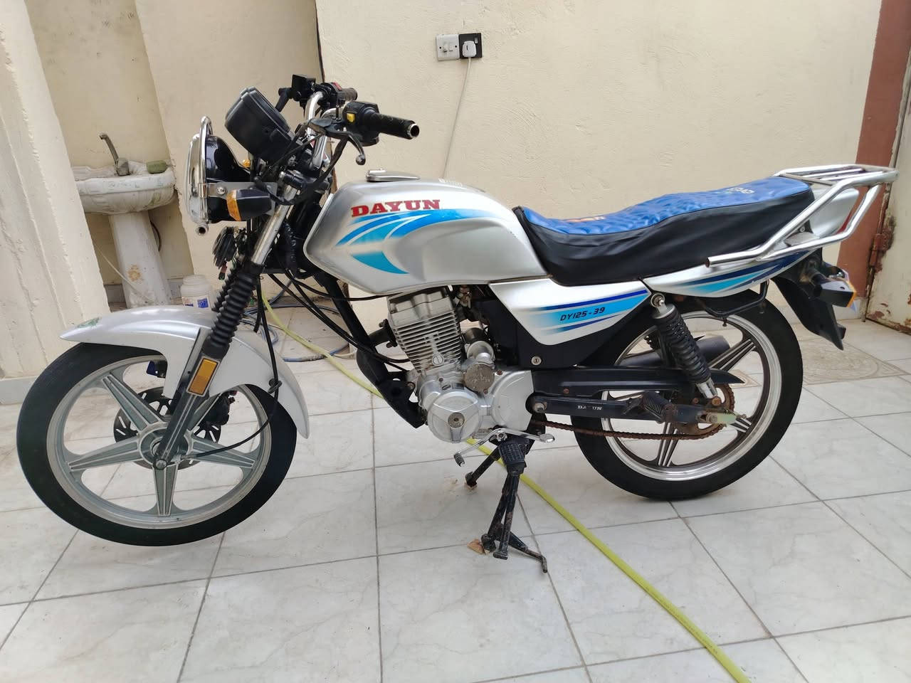 دايوان عظم موديل ٢٠ أوراق اصولي (ثامر خلخال) محرك مكفول بدون نواقص دراجه جديده وكامله.. مكاني كربلاء.. والشراي يتصل ***********
