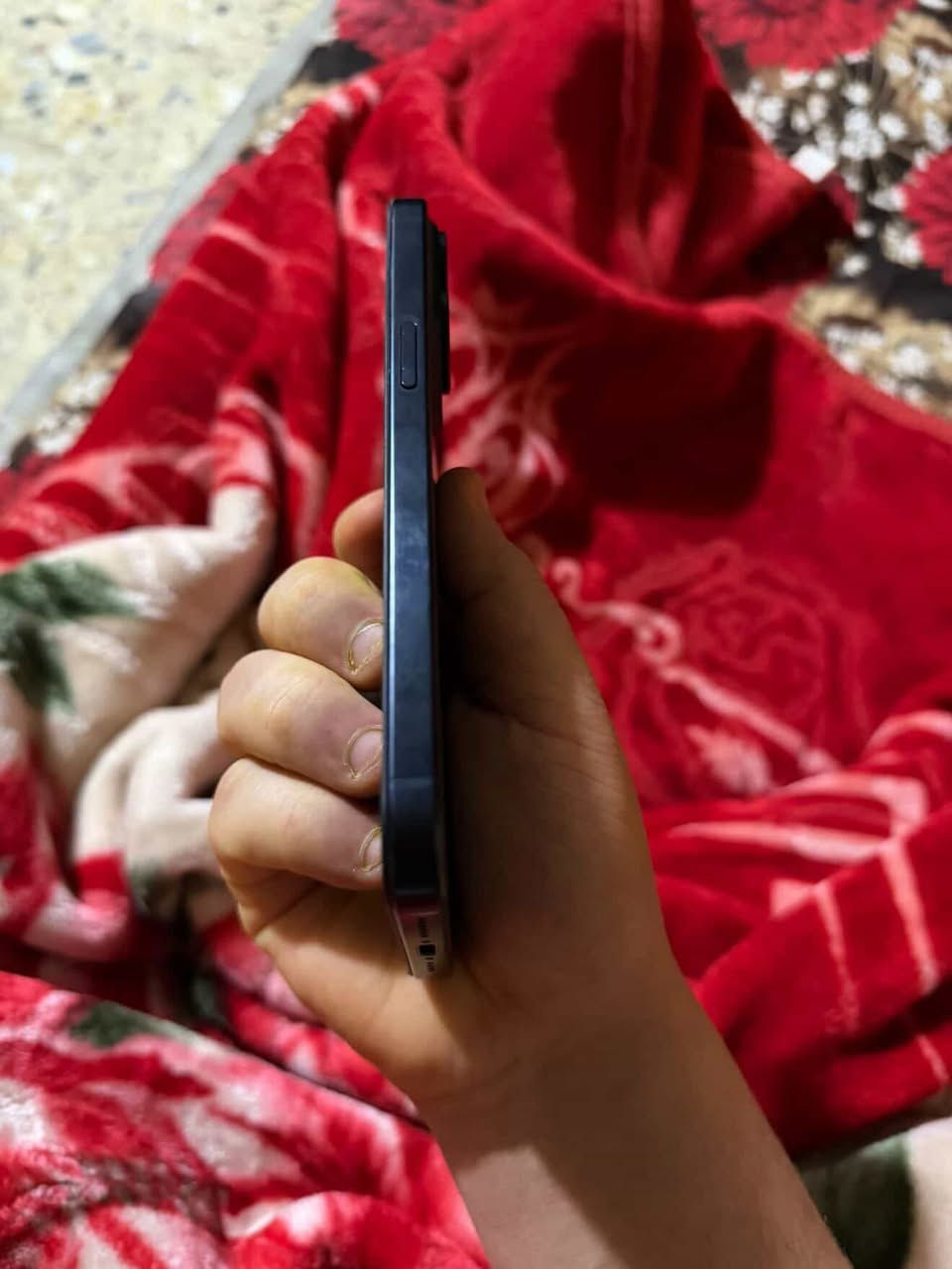 ايفون ١٥برو ماكس شرق اوسط ماستر
بيع ومراوس ب١٤برو ماكس 

مستبدل شاشه اصليه مال تفصيخ وبي هاي لي بل زاويه جوه اثر طاح مني فقط جهاز جديد وكاله بطاريه ٨٢كامل ملحقاته وشاشه الاصليه موجوده عندي  السعر ٧٥٠وبي مجال قليل مكاني بغداد شهداء البياع ***********
