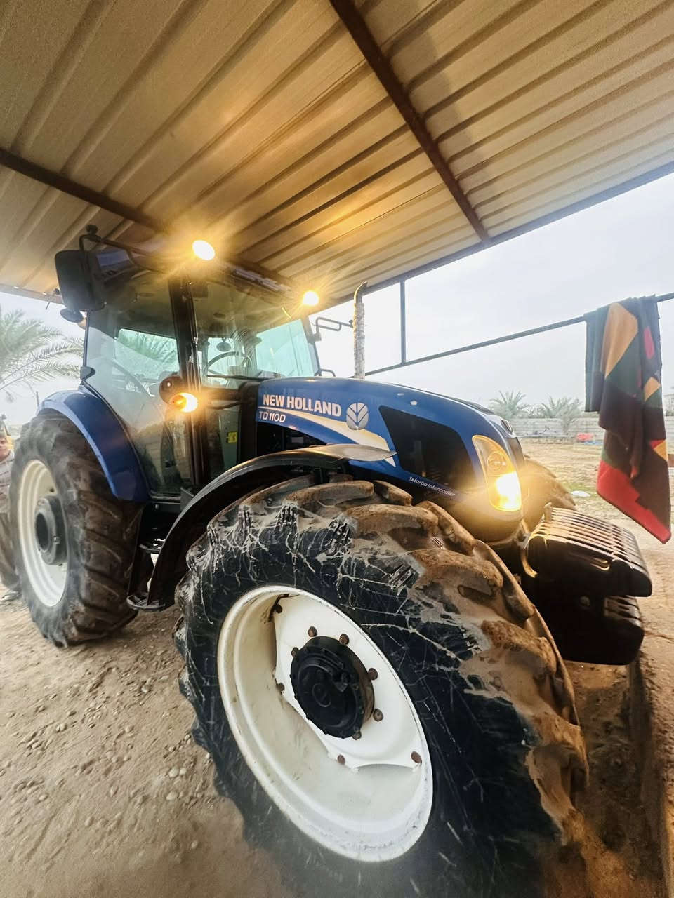 السلام عليكم للبيع نيوهولند حجم ١١٠فول عادي موديل ٢٠١٢كهرباء كلو شغال محرك كير مكفول تايرات نص عمر السعر٢٠مليون المكان تكريت العلم ***********
