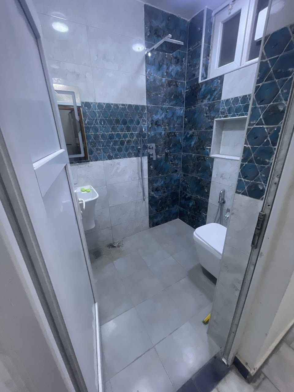 🔴شقة للايجار في الكرادة🔴
📍الموقع : كرادة داخل شارع فالح ابو العمبة
🔷المساحة 100 متر 🔷
🔷طابق اول 🔷
🔷تحتوي على غرفتين وصالة ومطبخ وحمام 🔷
🔹حالة الشقة : بناء حديث 🔹
🔹تتكون من مدخلين🔹
🔹سعر الايجار : 750 الف 🔹
🔹يصلح ايجار : عوائل/ شركات🔹
————————— 
🏢 شركة المستقبل للاستثمار والتسويق العقاري 
🔺نستقبل كافة عروضكم وطلباتكم 
🔺للاستفسار : 
***********
