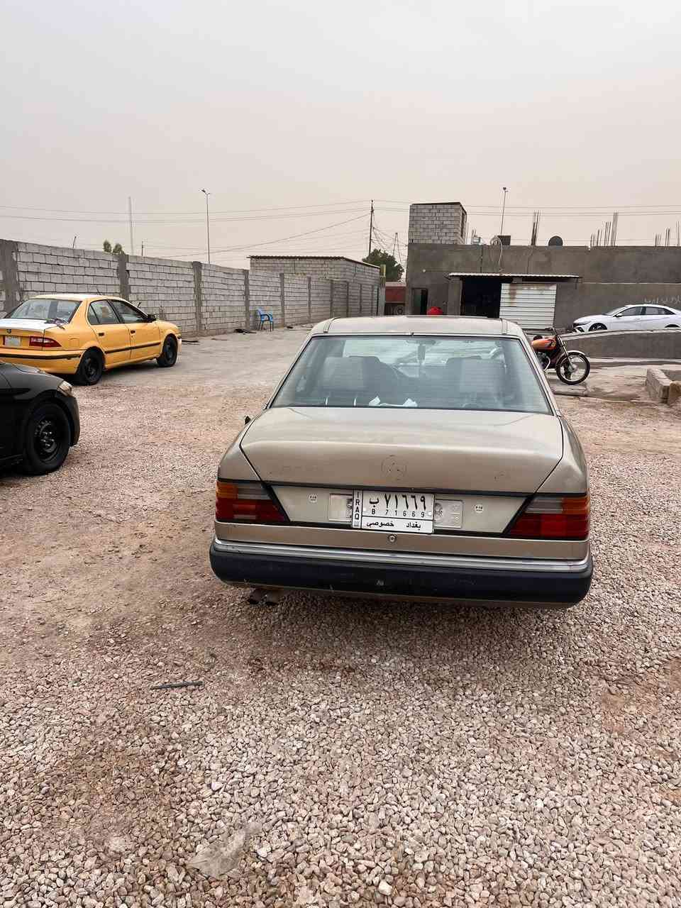 مارسيدس دب موديل ٩٠
السيارة مرتبة وحلوة 
تحتاج ترتيبات بسيطة 
مكينة بطة ٢٥٠٠ 
السعر ٥٧ وبي مجال بسيط 

مكان السيارة محافظة الديوانية / قضاء غماس 

التواصل : ‭***********‬
