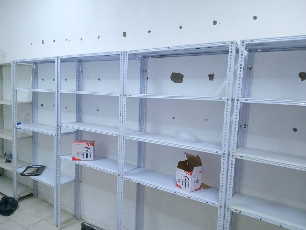 السلام عليكم ٨ رفوف للبيع نضيفات حيل سعر ٢٤٠ الف مكاني بغداد الشعب حي اور ***********
