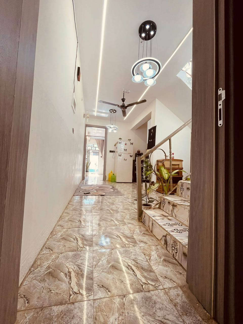 🫲السلام عليكم   __ السعر مناسب جداا ___

🏠 دار _ للبيع _ طابو _ زراعي _ سند 25

📏 المساحه           100        متر 
📏الواجهه               5           متر 
📐 النزال                 20         متر 

🚦 المنطقه مشموله بلخدمات كامله  🚦

📍 الموقع // حله // شارع 60 // خلف مدينه حمورابي السياحيه // 

(( لمن يرغب في عرض عقار تجاري اوسكني الاتصال على الارقام التاليه ))

للاستفسار السريع الاتصال على الارقام التاليه او مراجعه مكتب الاعمار الواقع على شارع 60 مجاور مدينه حمورابي السياحيه  
📞***********
📞***********
