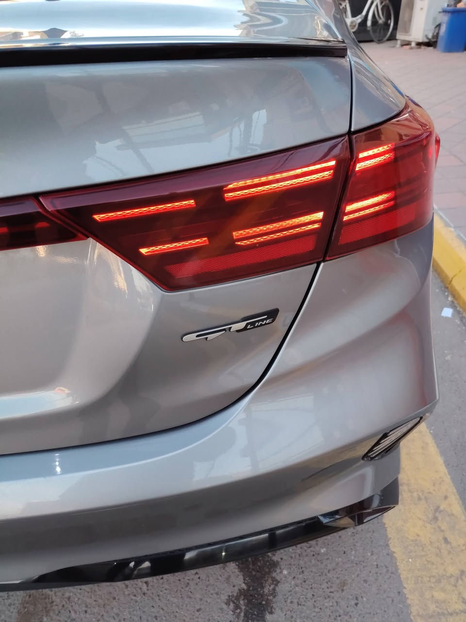 سلام عليكم ..
فورتي موديل 2022 جي تي لاين
معروفة مواصفاتها .
محرك 2000 دوش
ماشية 68 كيلو 
بصمة تشغيل وابواب
فتحة سقف
نظام اوتو هول
هاند بريك كهرباء
شحن واير ليس
ترحيب ابواب وصندوق
تحكم ستيرن فول
شاشة وكامرة بلادية
رادار امامي وجانبي
نظام اوتو ستوب
لد خلفي امامي
اشاير مري
تبريد شاشة
بعد بيها مواصفات هواي حادثها بأمريكا بنيد وجاملغ ايمن تبديل  وهنا صبغ 3 قطع للجمالية بيهن جلح واكو شخط باب خلفي بعدة مامعدل على وضعه محرك وكير بلادي  وتقرير الحادث والسونار موجود الي يريد يراسلني خاص رقمها بغداد دولي ... اخوان الله يخليكم اعتقد هذا الشرح يكفي مو تخابرني تگلي شبيها مابيها اني شرحت كلشي ومااجاوب على تعليقات شراي تجي ومن عيوني  سعرها 135 بيها مجال حق جيتك وتدلل مكاني بغداد .
***********
***********
