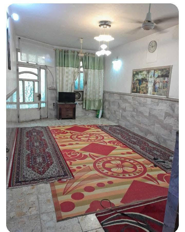 السلام عليكم دار للبيع في ام الكبر والغزلان الثانية قرب حسينة الكتاب والعترة 150متر يحتوي على أربع غرف نوم واحدة طابق اول والثاني ثلاث وخدمات بناء ٢٠١٦ السعر 300مليون وبي مجال ***********واتساب
