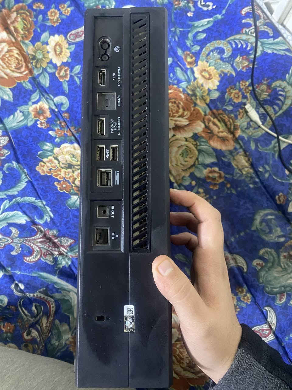 اكس بوكس وان للبيع
الجهاز نظيف كلش محافض عليه 
( مثل ما موضح الجهاز ما مفتوح من الليبل )
المساحة 500gb + الجويستك مال x يعني تنربط بي سماعة ونظيفة دكمها تشتغل بسلاسة 
السعر ١٨٠ بي مجال بسيط 
المكان بغداد بلديات 
مراسلة ماسنجر او واتس ***********
