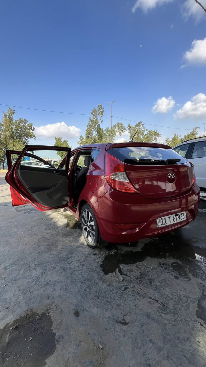 �السلام عليكم 

🚗 هيونداي أكسنت 2017 (أمريكي)
📍 بابل / الحلة مركز المدينة

إذا تدور سيارة اقتصادية، ناعمة وجاهزة بدون تعب… 👇

📍 الممشى: 38,000 ميل فقط
📍 كير ومكينة: جيد جداً 👍
📍 تحكم ستيرن 🎮
📍 مثبت سرعة 🚀
📍 اشاير بالمرايا ✨
📍 شاشة وكامرة 📷
📍 داخل رصاصي ✨
📍 مانع انزلاق (ثبات) 
📍 ويل كروم ✨
📍 نظام ECO لتوفير الوقود ⛽

📌 التفاصيل:

 • حادث خلفي (بجم كبس)

 • رقم بغداد (إنكليزي) جديد

 • السيارة جاهزة بالكامل وما تحتاج أي صرف

 • استخدام خفيف ونظيفة

✨ سيارة عملية ومناسبة للاستخدام اليومي + صرفية ممتازة

💰 السعر: (85 $ ورقه  )

📞 للتواصل: (*********** )

ممتواجد لا فيس ولا واتس اتصل .
