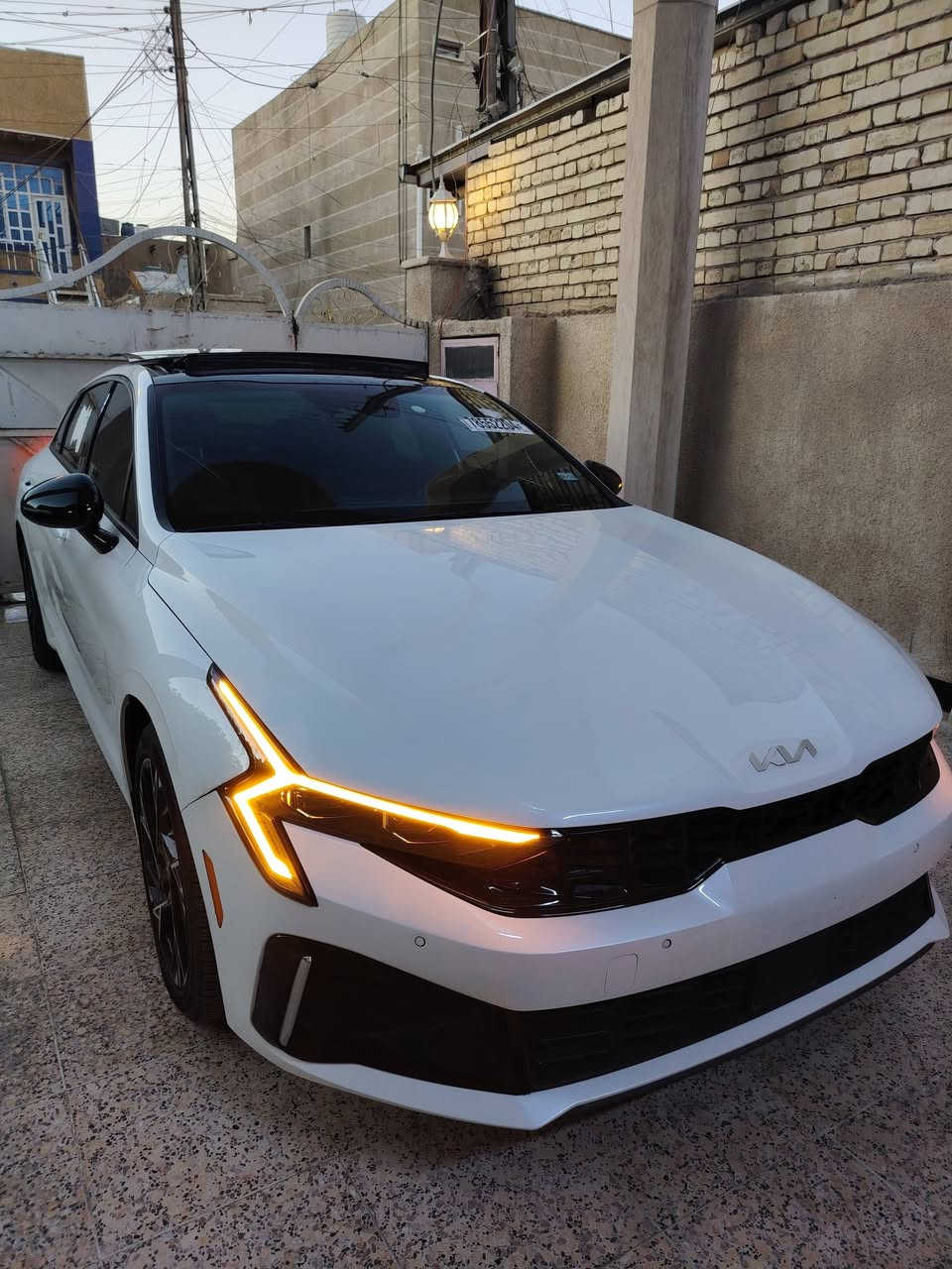 كيا  K5  موديل 2025  جيتي لاين   فول موصفات
محرك 2500 تنفس طبيعي   ماشيه 17 رقم بغداد
حادثها بنيد تبديل وصبغ  ومقدمه الجاملغ بارد فقط
السعر 225$ وبيها مجال بسيط  *********** 
بغداد الكرخ حي العامل  بيع فقط بدون مراوس
***********

