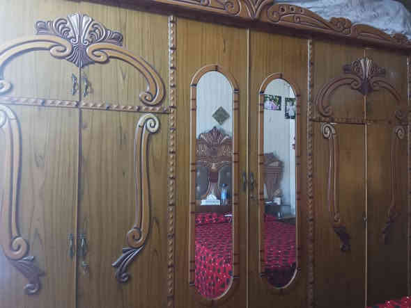 غرفه مستعمله للبيع نضيفه السعر ستميه  وخمسين.  مكاني بغداد الشعب شارع المدارس ***********
