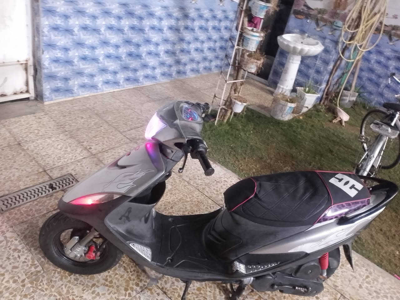 دراجه ماكس عدله للبيع دراجه نظيفه سعرها 600, وبيها مجال دراجه نفس اللي بالصوره دراجه بلاديه***********
